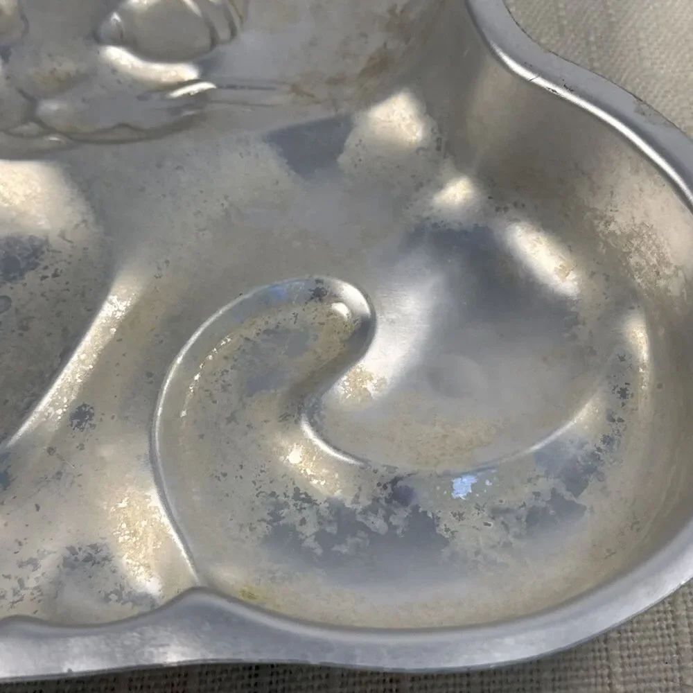 Vintage 1979 Wilton Cake Pan Kitten Collectible 502-1972 Kitty Cat Tin Mold